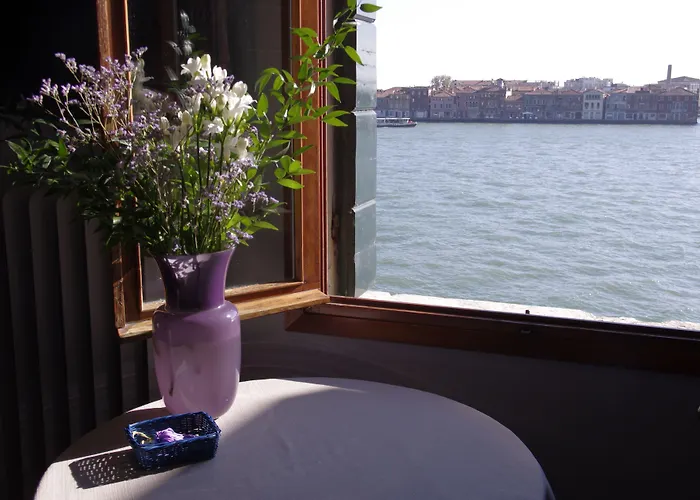 La 818 Guest house 4*