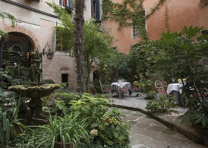 La 818 Guest house 4*