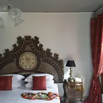 La Residenza 818 בית הארחה